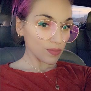 Meet your Posher, Alicia